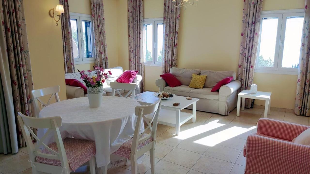 Nikolas House Gimari 外观 照片