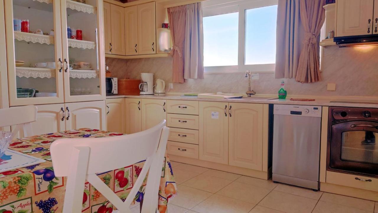Nikolas House Gimari 外观 照片
